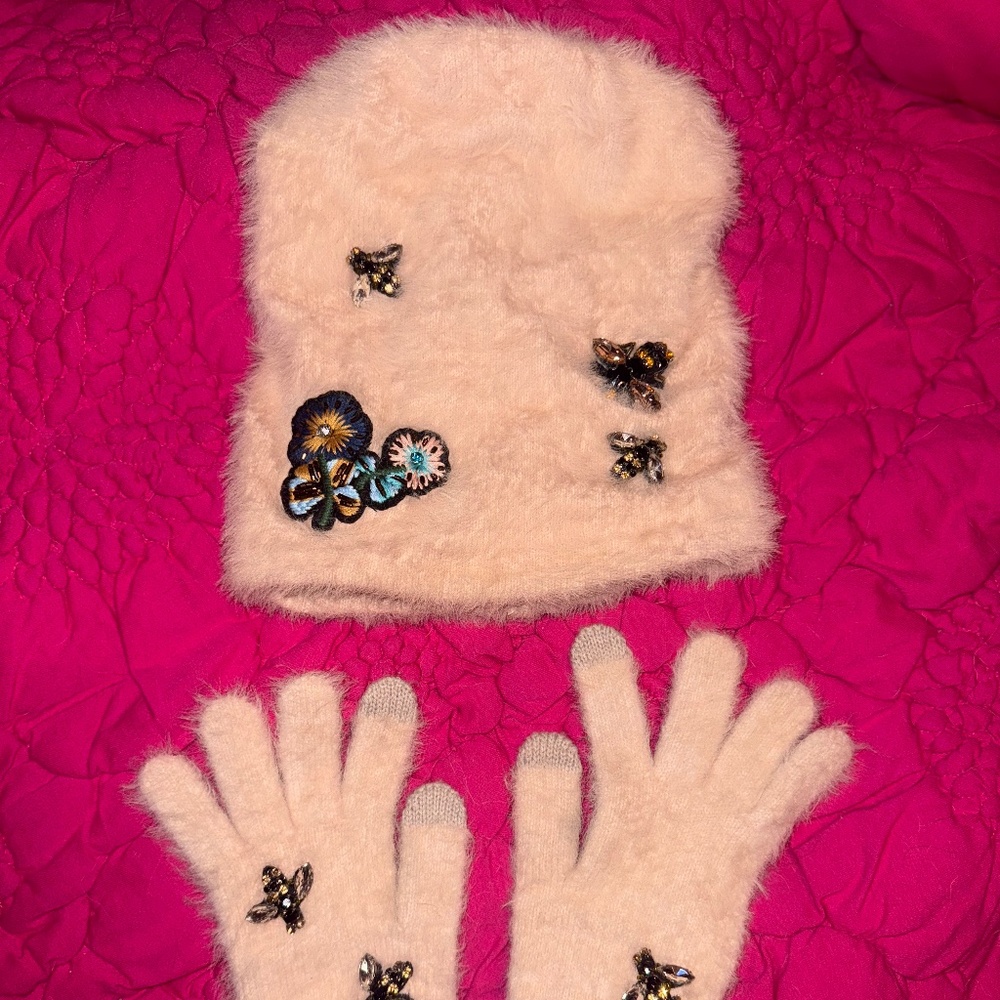 Anthropologie bumble bee pink fuzzy beanie and gloves